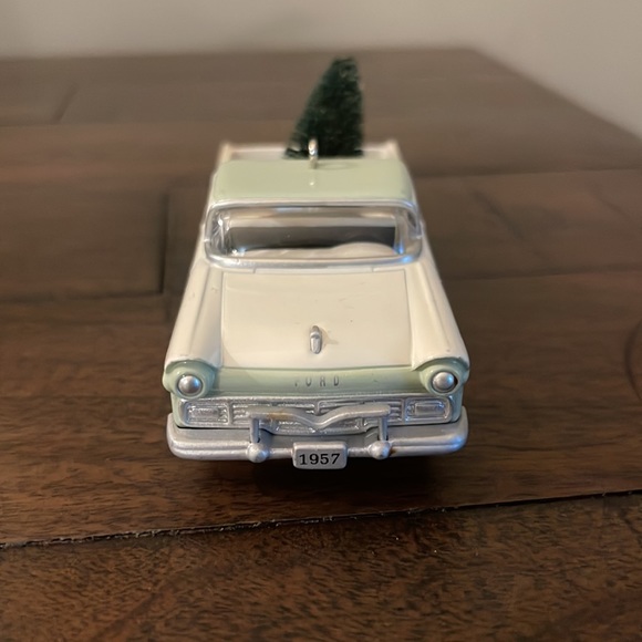 1957 Ford Ranchero Hallmark Collector Series Ornament - Picture 4 of 7